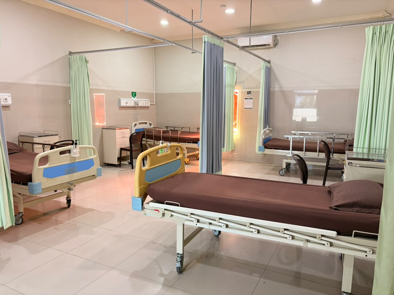 Kamar rawat inap Kelas 3 RSI Aminah Sidoarjo