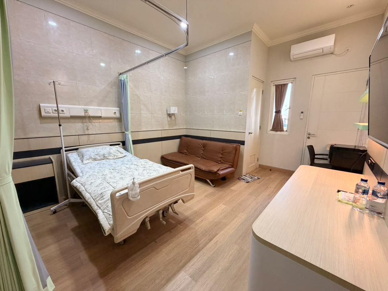 Kamar rawat inap VIP RSI Aminah Sidoarjo